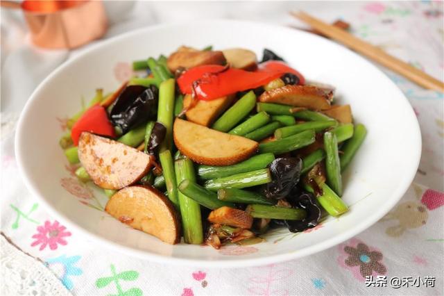 蒜苔怎么择菜，蒜苔的择菜方法（春节最受欢迎的素菜）