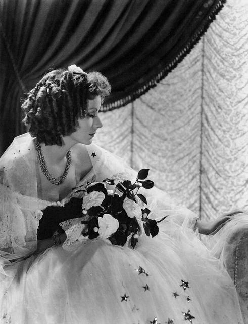 茶花女的作者是谁，茶花女翻译作者是谁（从茶花女这一人物浅析为何名著都爱写妓女的故事）