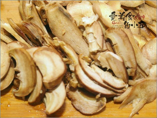 牛菌菇怎么做才好吃，只要将它炒熟即可