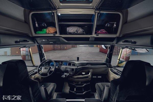 欧洲卡车司机对舒适性有着极高的要求,因此欧洲重卡旗舰车型普遍采用