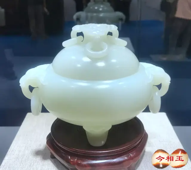 和田玉和翡翠哪个贵，和田玉跟翡翠哪个贵（和田玉和翡翠，谁才是玉石之王）
