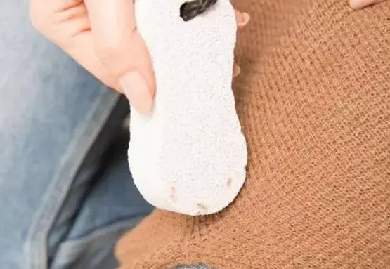 裤子起球怎么快速去掉，衣服起毛用什么办法把它去掉（裤子不合身……教你一招）
