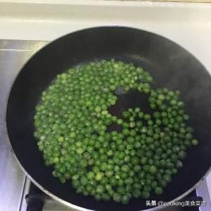 豌豆炒鸡蛋的窍门，豌豆炒鸡蛋的做法步骤窍门（家常鸡蛋菜谱）