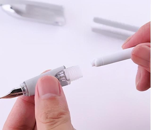 钢笔怎么换墨囊，学生钢笔怎么换墨囊（Cartridges墨囊篇）