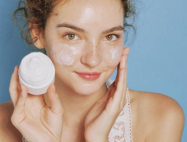 没有卸妆水怎么卸妆，没有卸妆水的情况下怎么卸妆（卸妆简单还不伤皮肤）