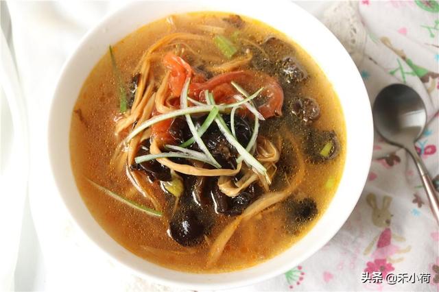 黄花菜汤的做法大全，黄花菜汤的做法大全视频（食材家家常备）