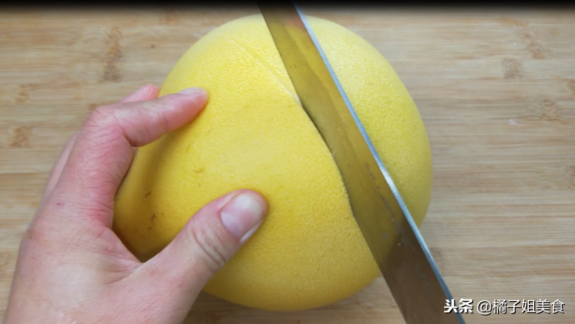 圖片[2]-柚子剝皮新方法 一招就能把柚子剝的干干凈凈-起舞食譜網