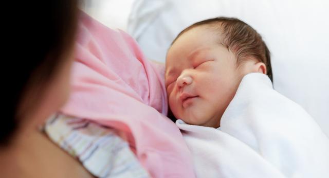 三个月婴儿厌奶期的表现，三个月婴儿厌奶期症状（猛涨期、厌奶期、攒肚子）