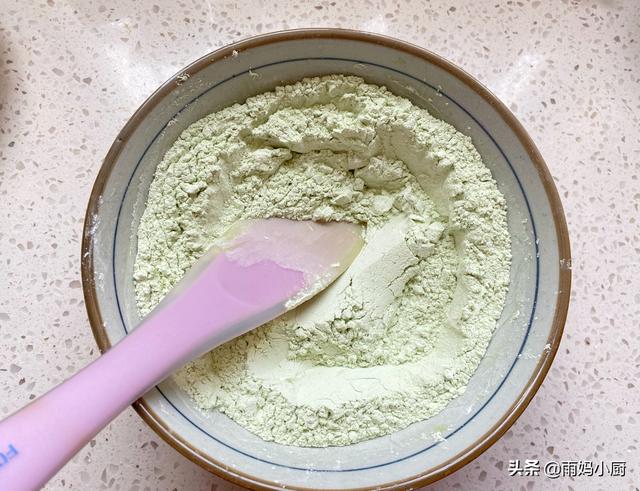 艾草青团怎么做会绿，艾青团子怎么做才绿（试试这样做个个碧绿不发黑）