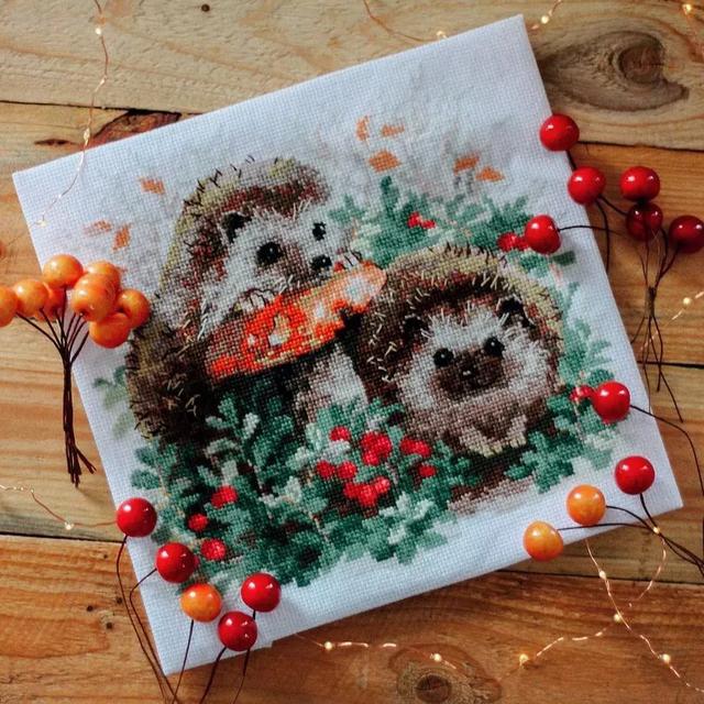 【十字绣枕头图案】哪些十字绣枕头图案好看，手工十字绣枕头图案大全（35款十字绣作品大赏析）