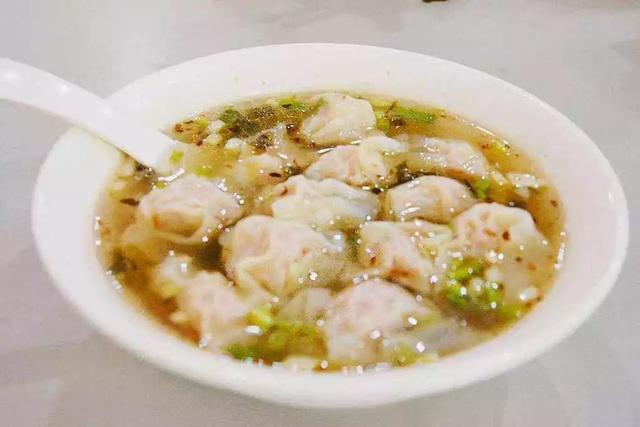 馄饨馅的最佳配方，25年馄饨老店的馅料配方（馄饨馅怎么调好吃又嫩）