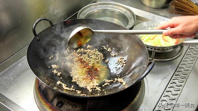 瓠子怎么做好吃，瓠子怎么做好吃视频（厨师长分享肉末瓠子的做法）