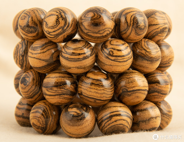 乌木手串怎么辨别真假，乌木手串真假鉴别（万物皆可盘：万字长文）