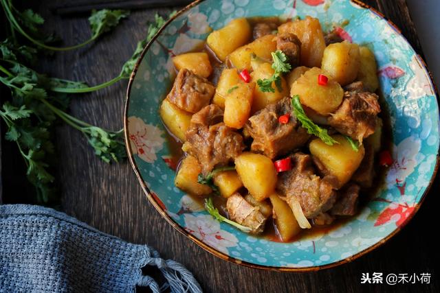 土豆轻松炖烂的技巧，如何把土豆炖烂（炖土豆多加这一步）