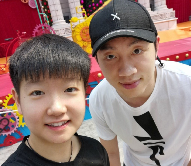 许昕为什么叫大蟒，许昕为什么叫蟒蛇（许昕孙颖莎夺冠逛环球影城）