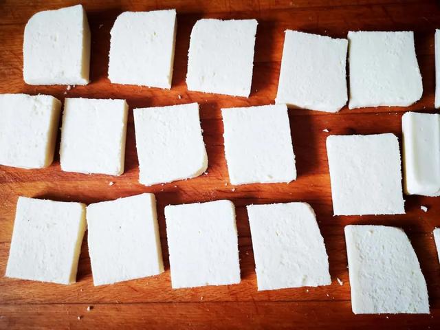 内蒙古自制的干奶酪怎么吃,内蒙古干奶酪图片(锡林郭勒奶酪攻略——带你品草原花样美食) 内蒙古自制的干奶酪怎么吃,内蒙古干奶酪图片(锡林郭勒奶酪攻略——带你品草原花样美食)