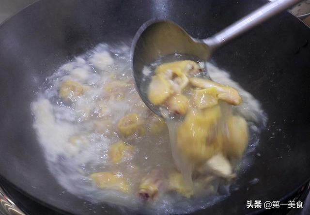 火锅材料做汤怎么做，火锅食材怎么做汤（下班来一碗全身都暖和）