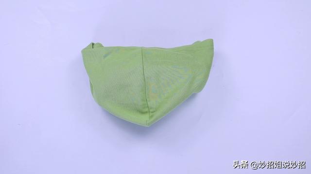 连衣裙怎么叠省空间，连衣裙怎么叠最省空间（教你收纳新方法）