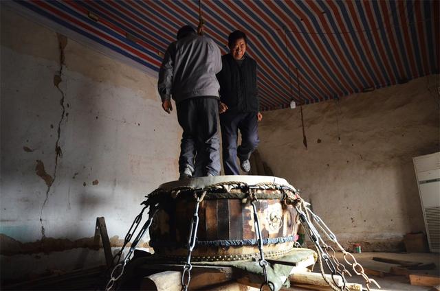 鼓皮是什么做的，鼓皮是由什么材质做成的（河南农民用传统技艺制作大鼓）