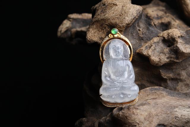 金和玉能不能一起佩戴（翡翠能与黄金一起佩戴吗）