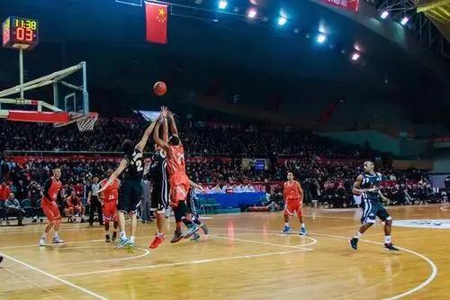 nba中场休息几分钟，nba中场时间多久（篮球比赛的基本规则）