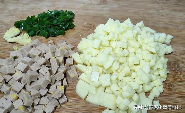 豌豆荚怎么做好吃，新鲜豌豆子怎么做好吃又简单（豌豆粒和土豆这做法真好吃）