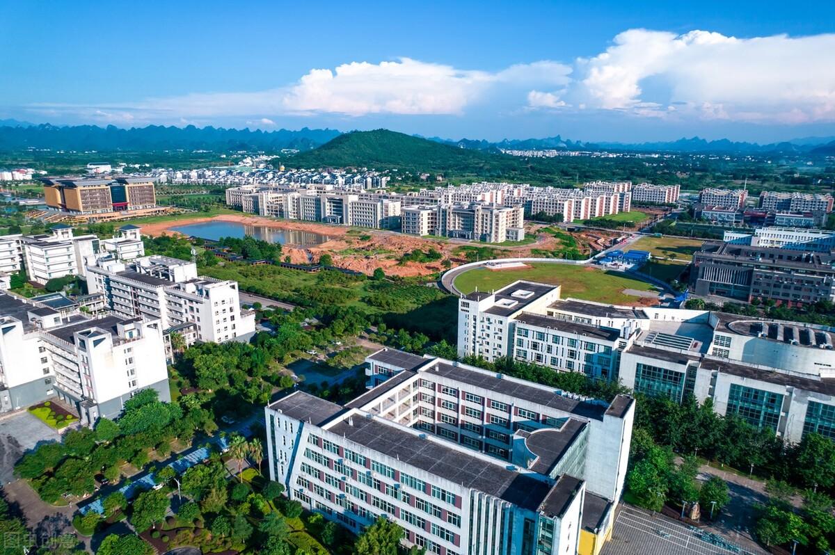 好的专科学校（4所专科中的）