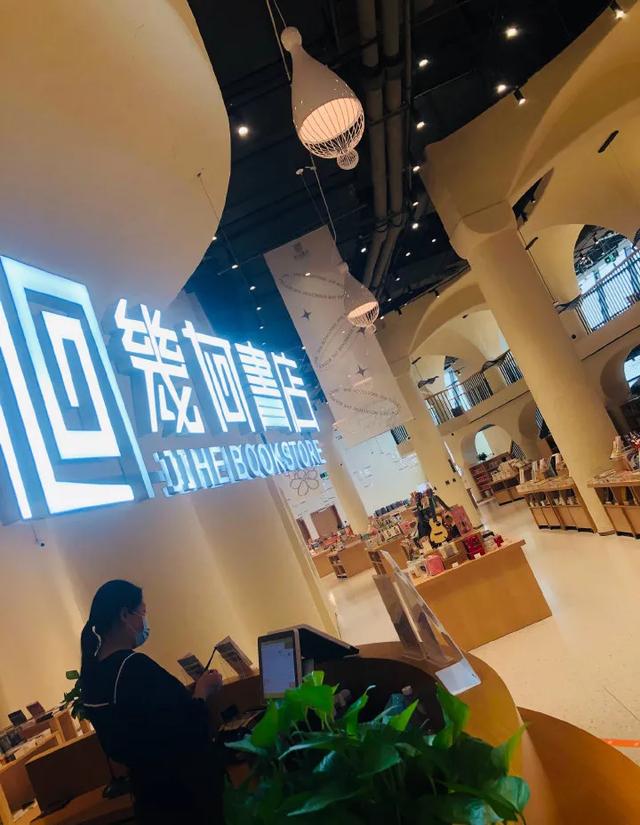 附近书店在哪个位置离我最近，离这里最近的文具店（厦门这些“有颜有料”的书店）