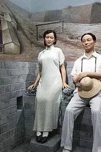 徐志摩简介，才貌双全的徐志摩究竟有多帅