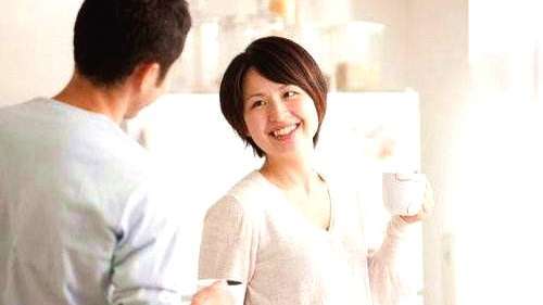 一个已婚男人对已婚女动情的表现，已婚男人对已婚女人有好感的表现（已婚女人对你动心了）