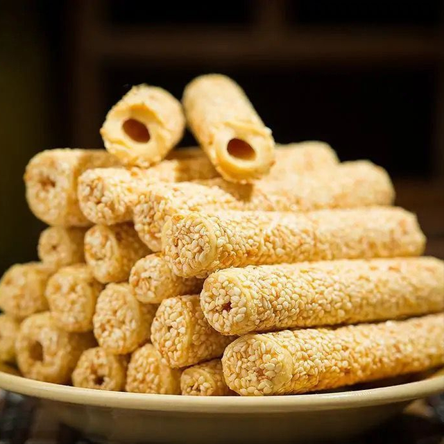 爆米糖12.花生糖13.萨其马14.苕丝糖15.冬瓜糖16.冻米糖(米花糖)17.