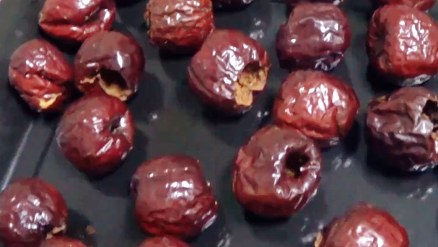 用面粉做的酥脆枣，制作方法太简单了