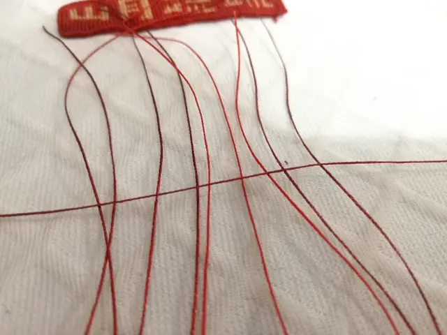 手工粽子怎么做简单又漂亮，手工五彩粽子制作方法（精致小巧的4角粽子）