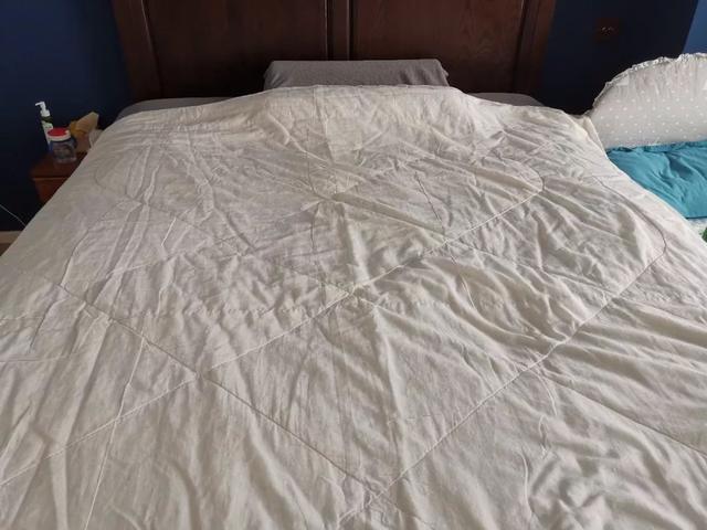 驼毛被子的优缺点，驼绒好还是羽绒被好_驼绒和羽绒被哪个好（五种常见材质被芯全方位对比）