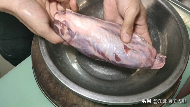 猪腱子肉怎么做好吃法，《酱腱子肉》两种腱子一锅出