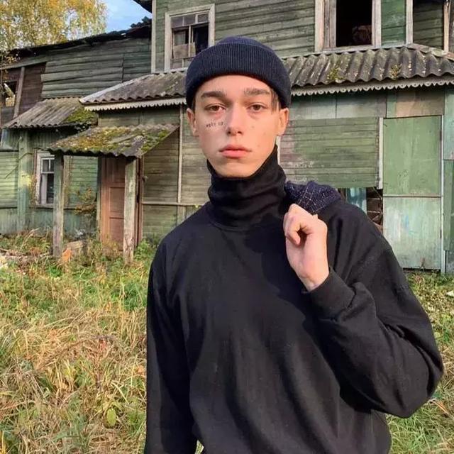 纹身男头像微信，纹身男头像（Trautvein脸上有Wake）