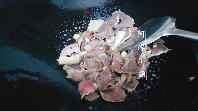 鸭肾怎么炒好吃，鸭肾怎么炒好吃不硬（下饭下酒都特别棒）