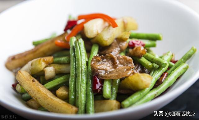 怎么判断豆角熟没熟，怎么判断豆角是否熟了（豆角烹饪多长时间才能熟）