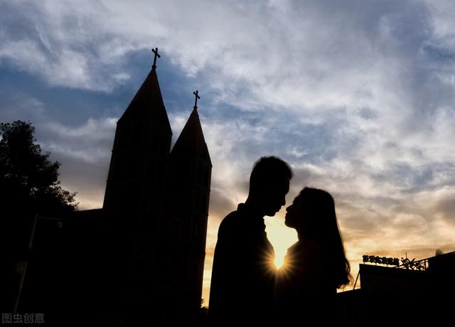 小四向着渣男进攻，快穿文类似小四向着渣男进攻（言情小说推荐：渣女海王系列文）