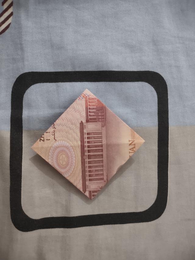 超简单的手工折纸爱心详细教程，折爱心步骤