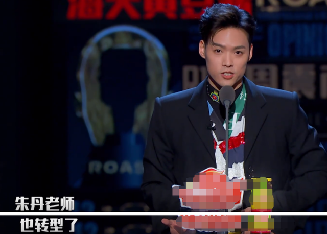 董又霖称姨父成龙人生槽点多、调侃蔡徐坤球技，却绝口不提金晨