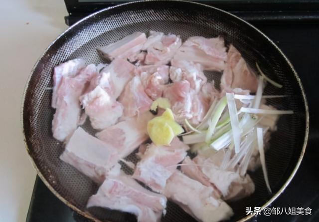 清炖排骨怎么炖，清炖排骨怎么炖才好吃呢又嫩又香呢视频（炖好后肉不发柴）