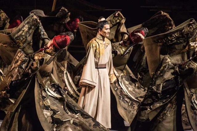 杜甫的爱国诗句有哪些-爱国诗句，杜甫关于爱国的诗有哪些（感受诗圣杜甫的沉郁顿挫之意）