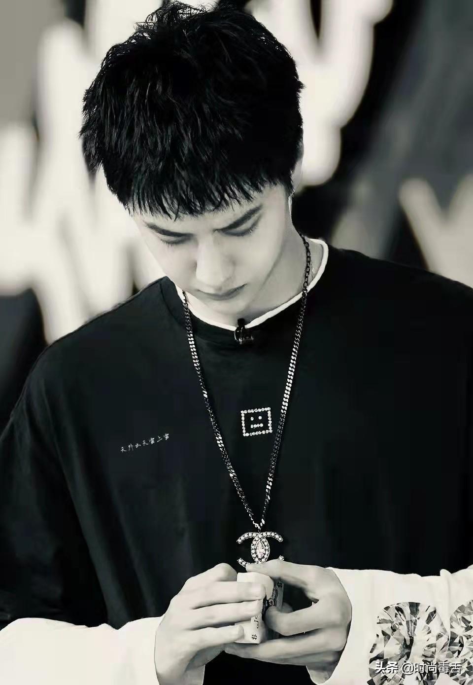 香奈儿有男装吗，香奈儿有男装吗?商标是什么样的（男生穿CHANEL居然这么好看）