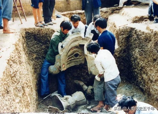 三星堆考古三段史，三星堆遗址的发现、发掘经过