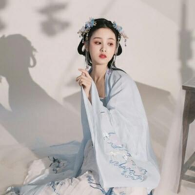 『流苏如画』『盏茶作酒』网名，『流苏如画』『盏茶作酒』微信昵称（夭桃浓李吸引人的游戏名古风女生娉婷婉顺-可爱点）