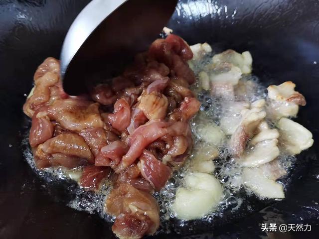 炒肉的做法，辣椒炒肉的做法（湘菜中和辣椒炒肉齐名的肉炒肉）
