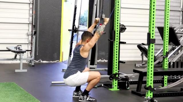 深蹲对膝盖有伤害吗，深蹲对膝盖有没有伤害（4个容易造成膝关节不适的深蹲错误）