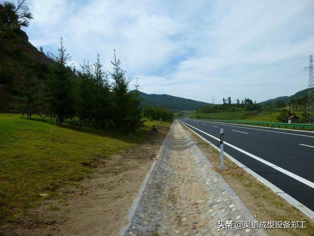 路堑是什么意思，路床是什么意思（浅蝶形公路边沟施工难点与建议）