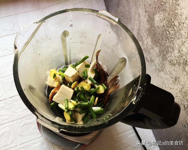 男人喝鲫鱼汤的好处，男人吃鲫鱼有什么好处和功效（补钙补身营养高）